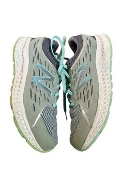 New Balance Woman’s Response 1.0 Light Green size 7.5
